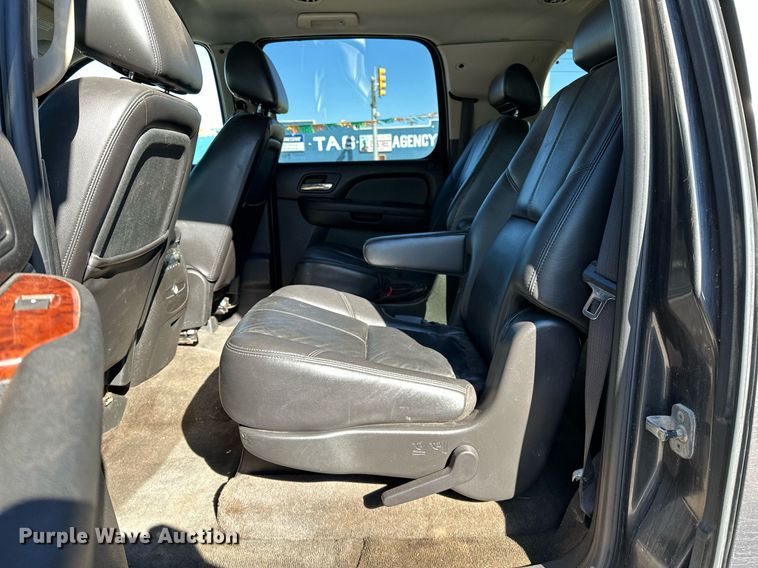 image for item DP3203 2010 Chevrolet Suburban 1500  SUV