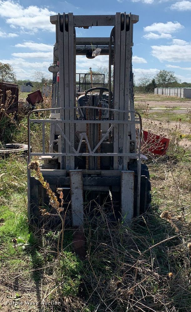 image for item DP8744 2002 Toyota 7FGU30  forklift