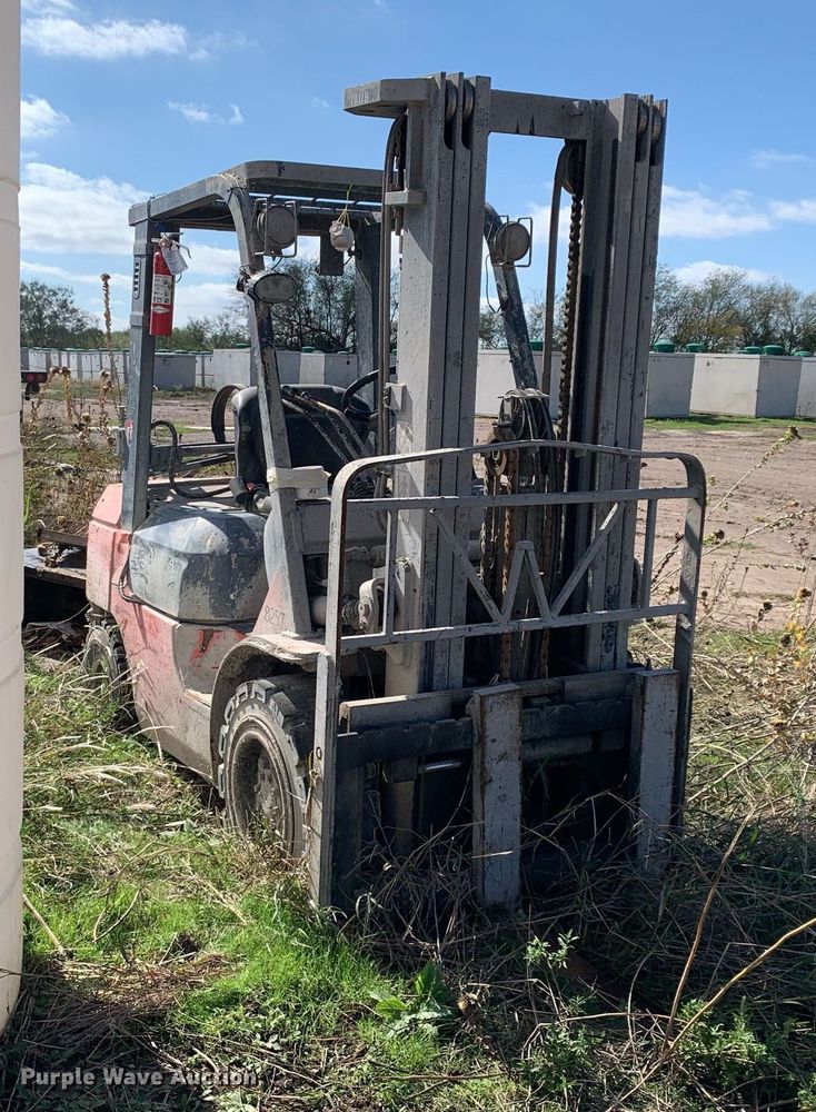 image for item DP8744 2002 Toyota 7FGU30  forklift