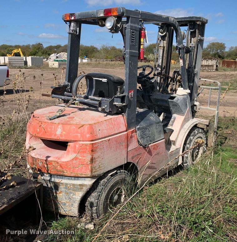 image for item DP8744 2002 Toyota 7FGU30  forklift