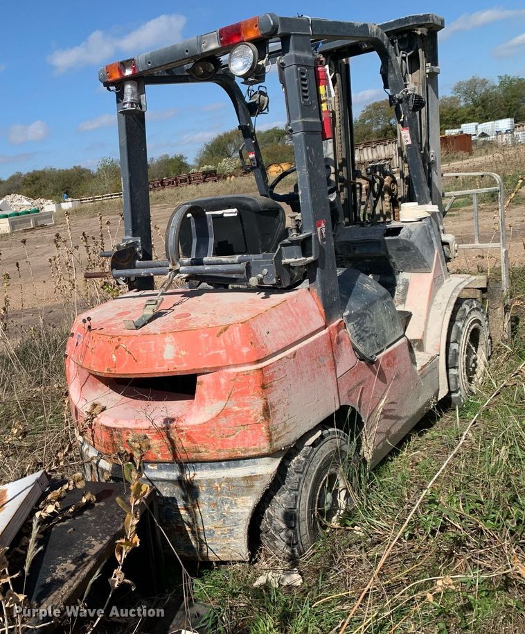 image for item DP8744 2002 Toyota 7FGU30  forklift