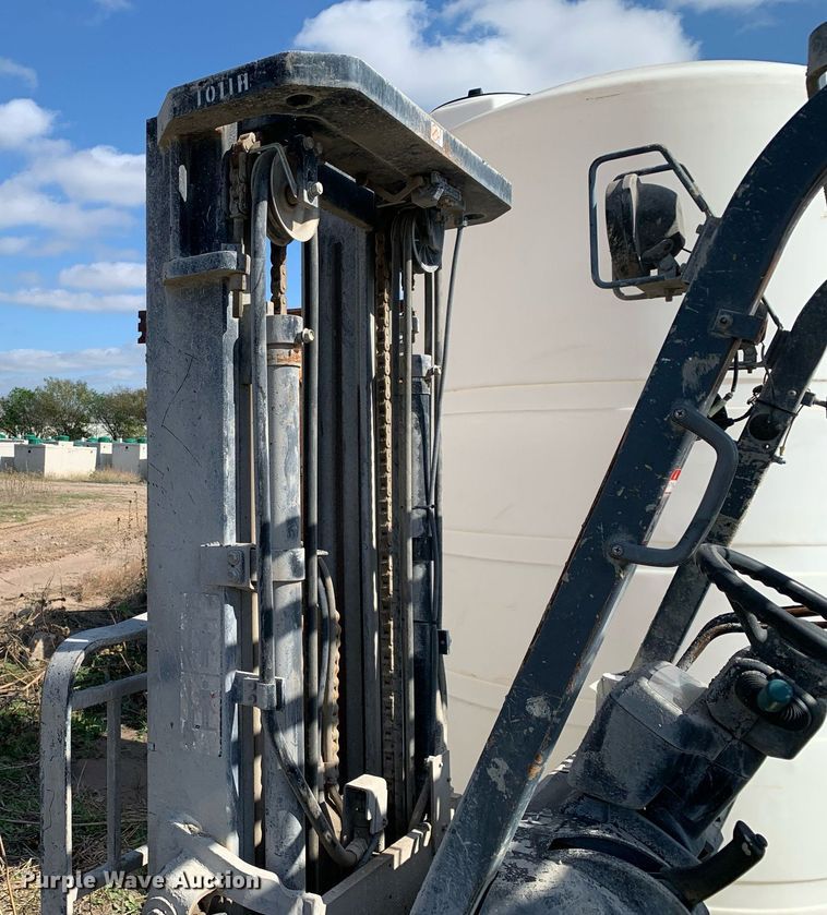 image for item DP8744 2002 Toyota 7FGU30  forklift