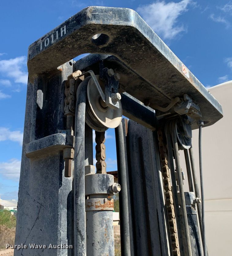 image for item DP8744 2002 Toyota 7FGU30  forklift