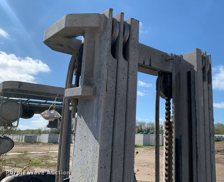 image for item DP8744 2002 Toyota 7FGU30  forklift