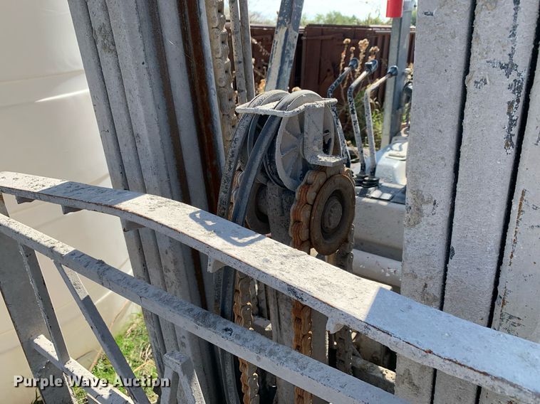 image for item DP8744 2002 Toyota 7FGU30  forklift