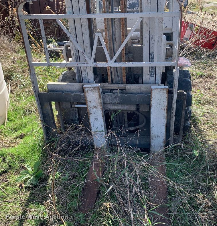 image for item DP8744 2002 Toyota 7FGU30  forklift