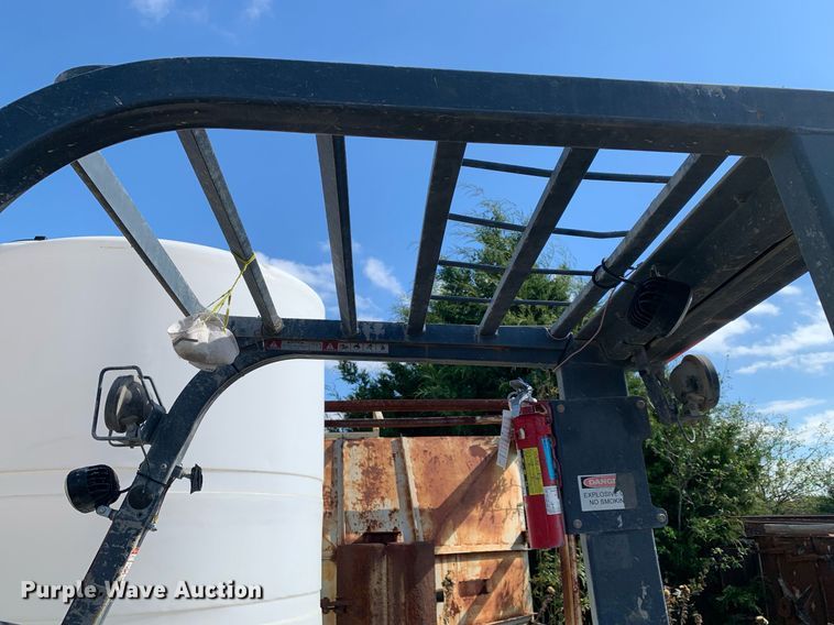 image for item DP8744 2002 Toyota 7FGU30  forklift