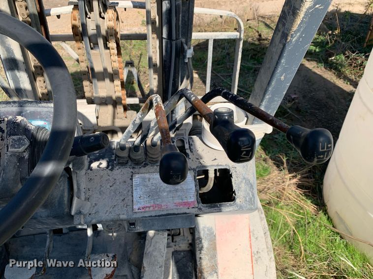 image for item DP8744 2002 Toyota 7FGU30  forklift