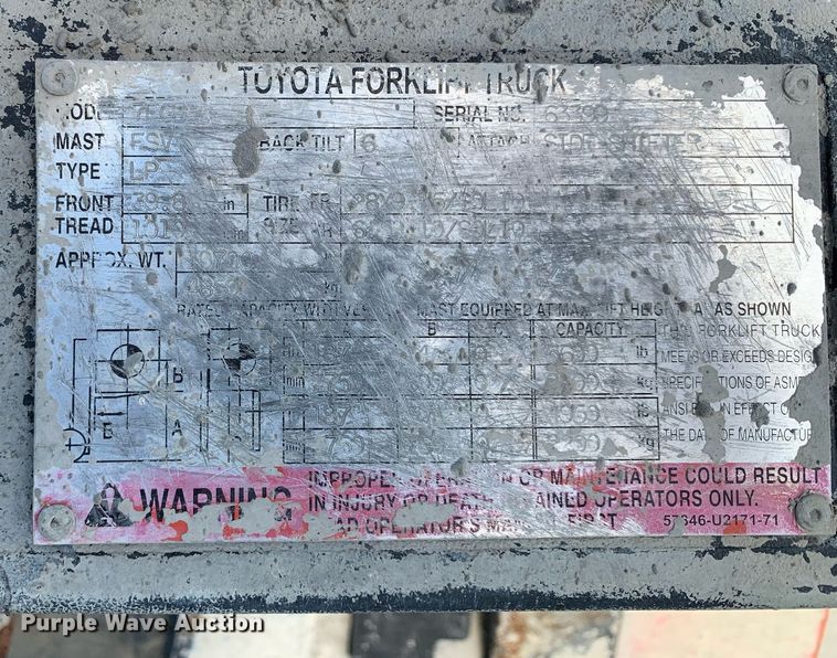 image for item DP8744 2002 Toyota 7FGU30  forklift