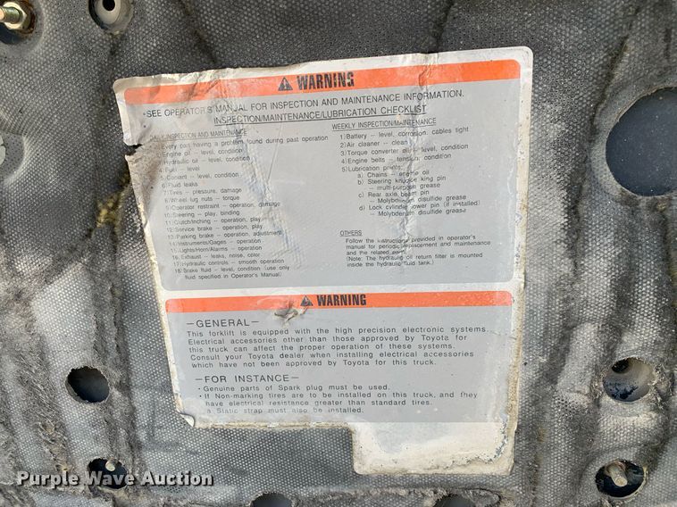 image for item DP8744 2002 Toyota 7FGU30  forklift