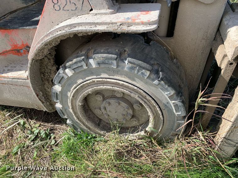 image for item DP8744 2002 Toyota 7FGU30  forklift