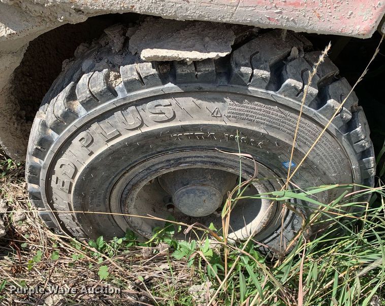 image for item DP8744 2002 Toyota 7FGU30  forklift