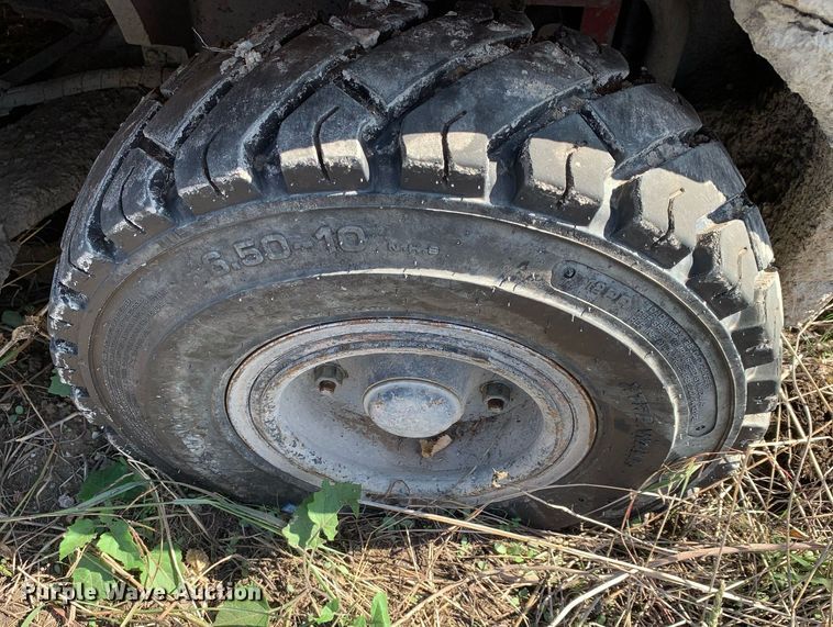 image for item DP8744 2002 Toyota 7FGU30  forklift