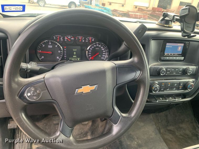 image for item DP8748 2015 Chevrolet Silverado 3500HD  flatbed pickup truck