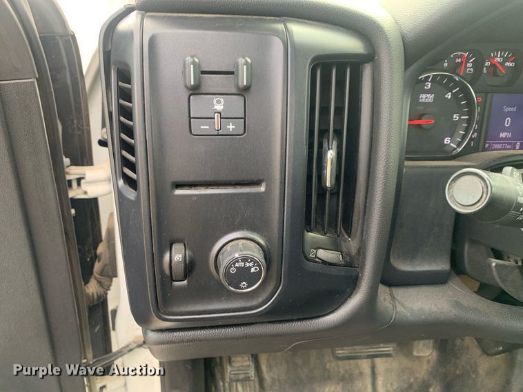 image for item DP8748 2015 Chevrolet Silverado 3500HD  flatbed pickup truck