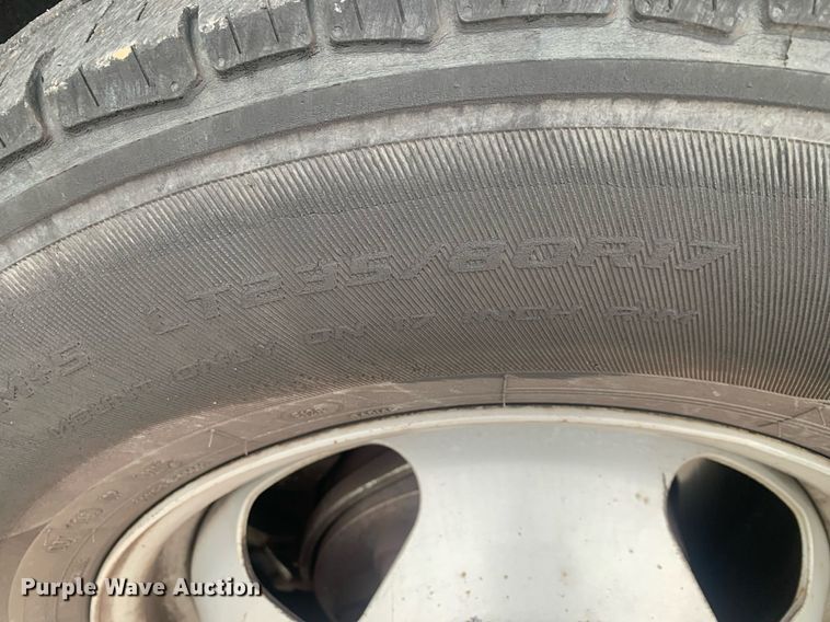 image for item DP8748 2015 Chevrolet Silverado 3500HD  flatbed pickup truck