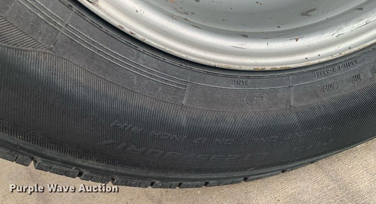 image for item DP8748 2015 Chevrolet Silverado 3500HD  flatbed pickup truck