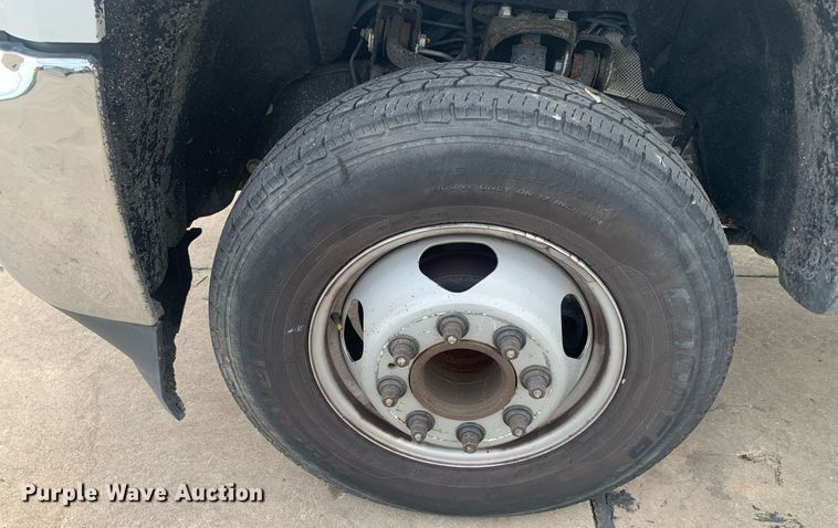 image for item DP8748 2015 Chevrolet Silverado 3500HD  flatbed pickup truck