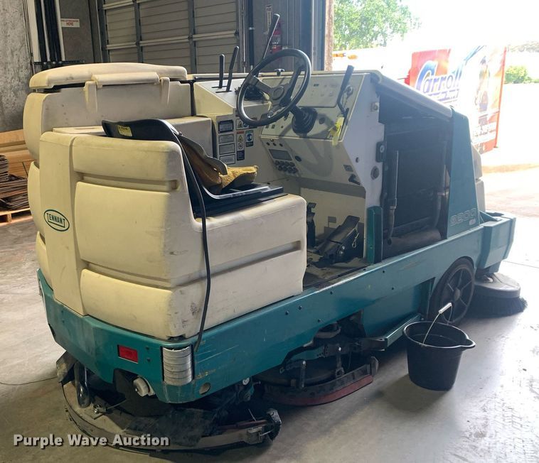 image for item DP8750 Tennent 8200ES  sweeper