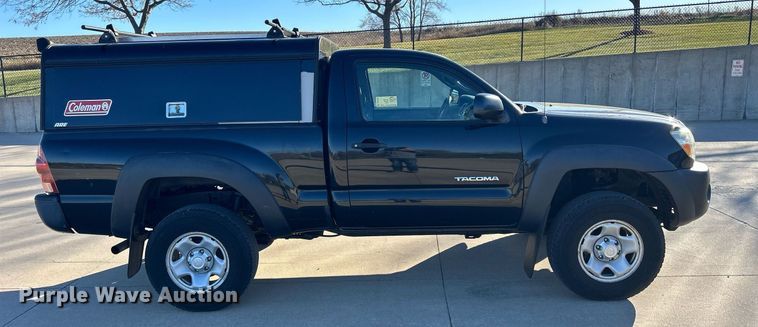 image for item DQ1050 2008 Toyota Tacoma  pickup truck