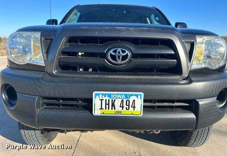 image for item DQ1050 2008 Toyota Tacoma  pickup truck