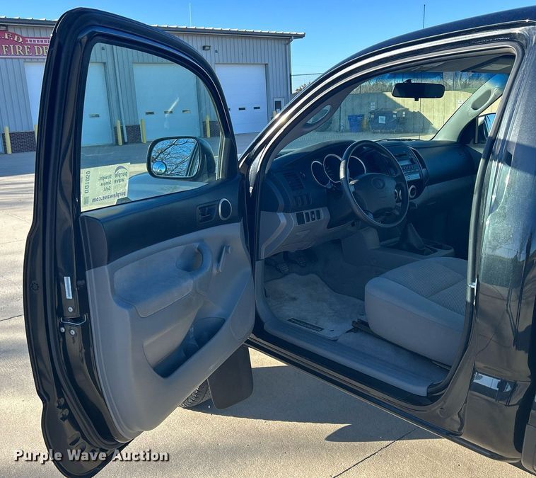 image for item DQ1050 2008 Toyota Tacoma  pickup truck