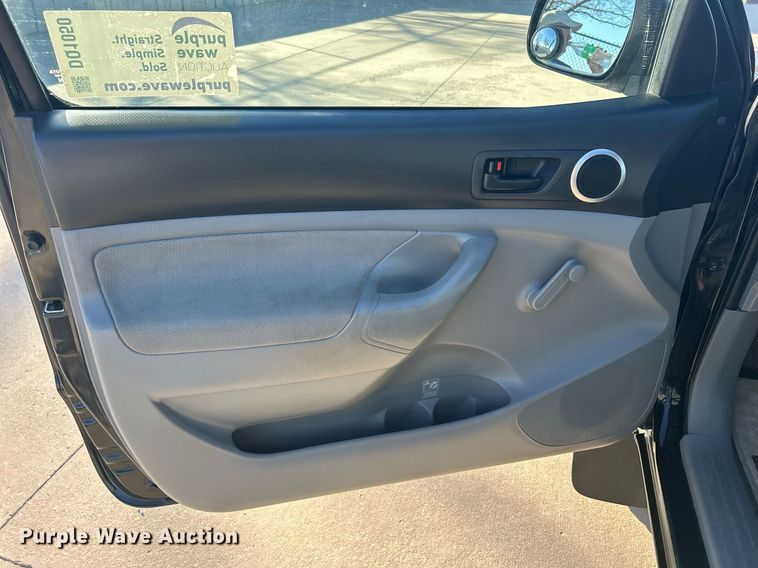 image for item DQ1050 2008 Toyota Tacoma  pickup truck