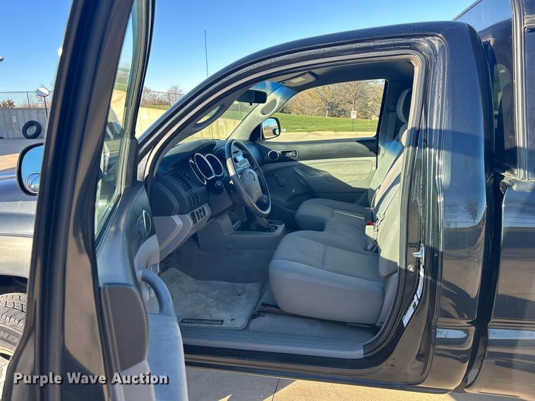 image for item DQ1050 2008 Toyota Tacoma  pickup truck