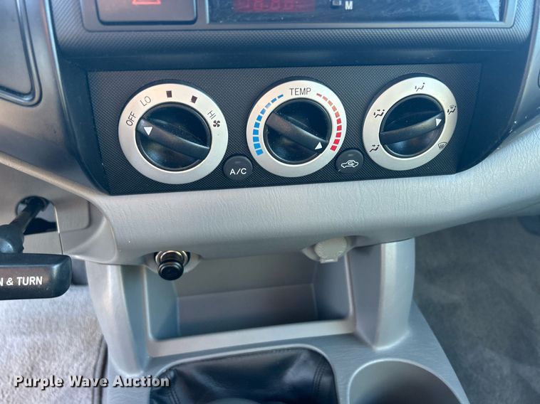 image for item DQ1050 2008 Toyota Tacoma  pickup truck