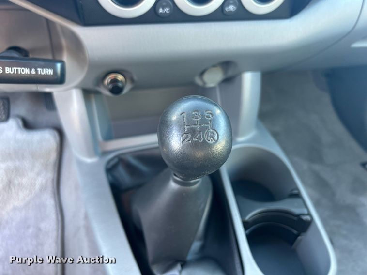 image for item DQ1050 2008 Toyota Tacoma  pickup truck