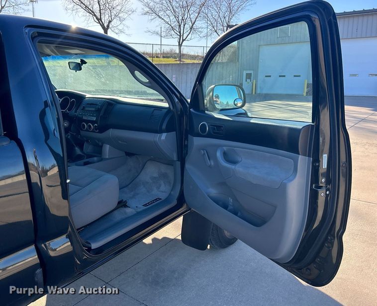 image for item DQ1050 2008 Toyota Tacoma  pickup truck