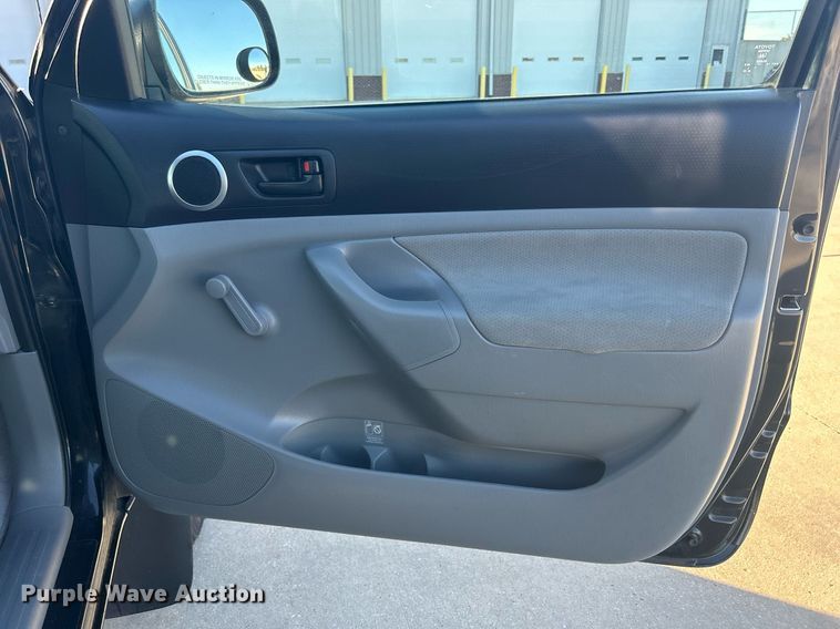 image for item DQ1050 2008 Toyota Tacoma  pickup truck