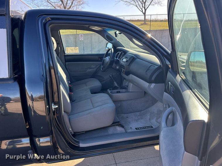 image for item DQ1050 2008 Toyota Tacoma  pickup truck