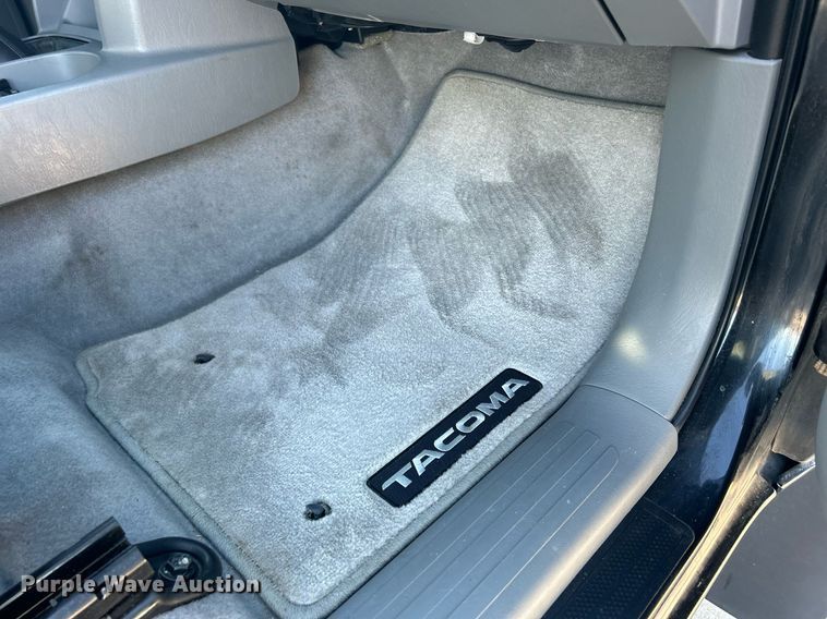 image for item DQ1050 2008 Toyota Tacoma  pickup truck