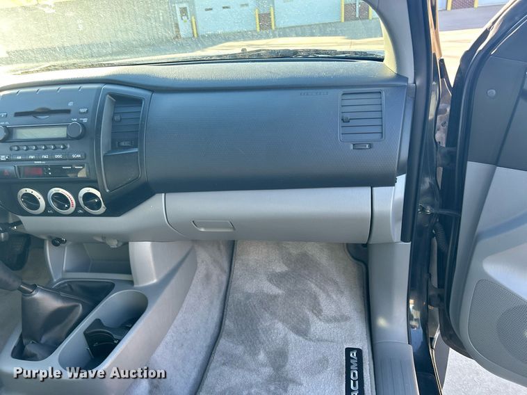 image for item DQ1050 2008 Toyota Tacoma  pickup truck