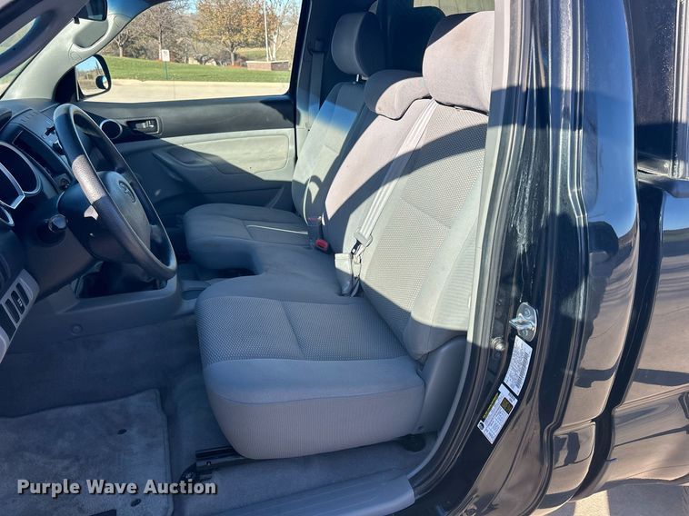 image for item DQ1050 2008 Toyota Tacoma  pickup truck