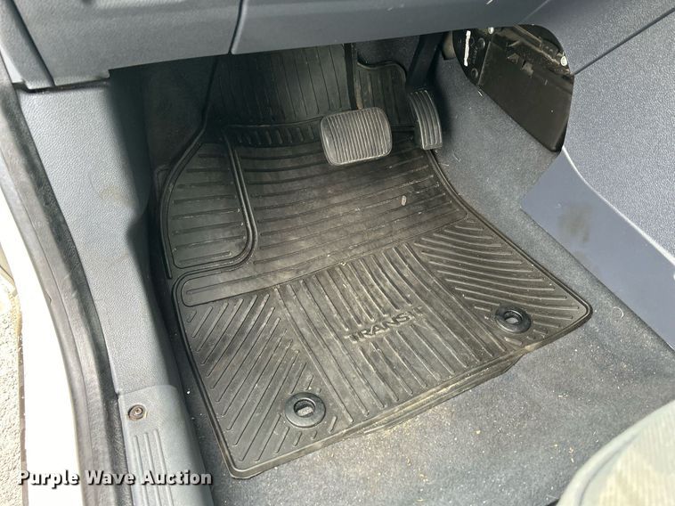 image for item DQ1058 2011 Ford Transit Connect XLT  van