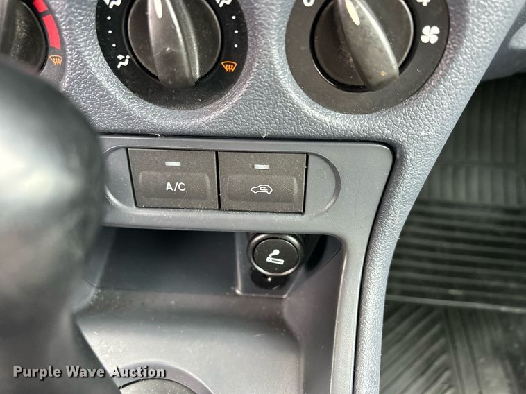 image for item DQ1058 2011 Ford Transit Connect XLT  van