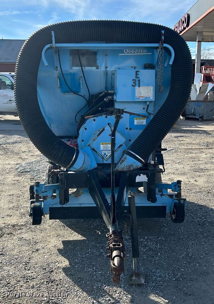 image for item DQ1062 Goossen G-350  lawn vacuum