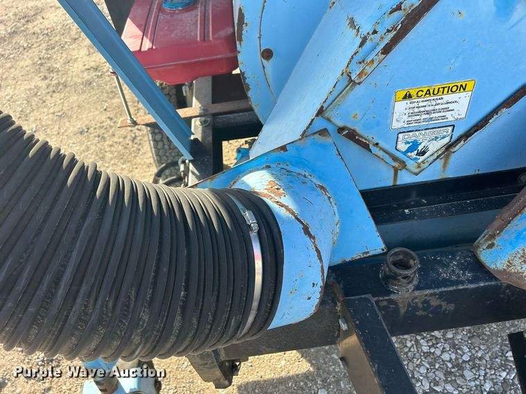 image for item DQ1062 Goossen G-350  lawn vacuum