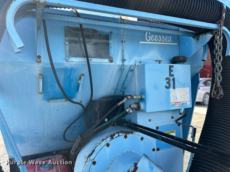 image for item DQ1062 Goossen G-350  lawn vacuum