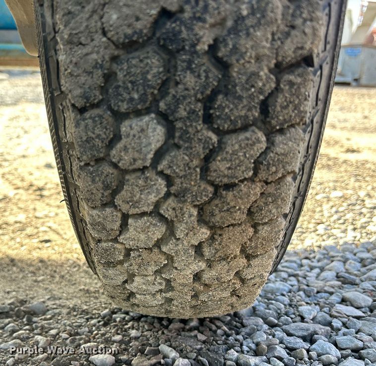 image for item DQ1062 Goossen G-350  lawn vacuum