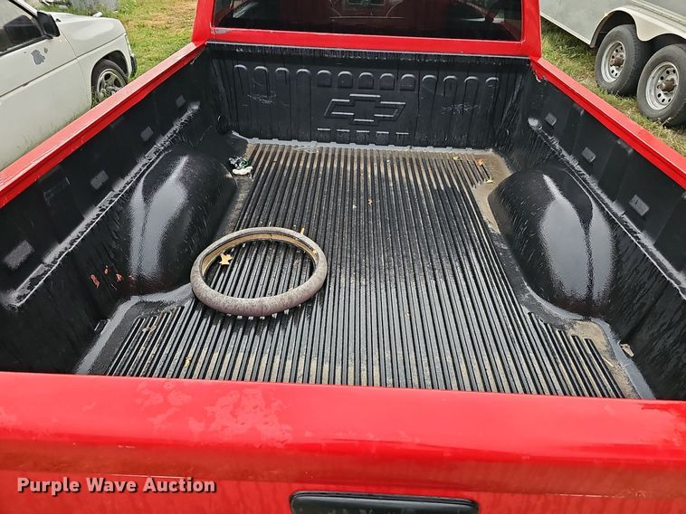 image for item DQ1159 2005 Chevrolet Colorado LS  pickup truck