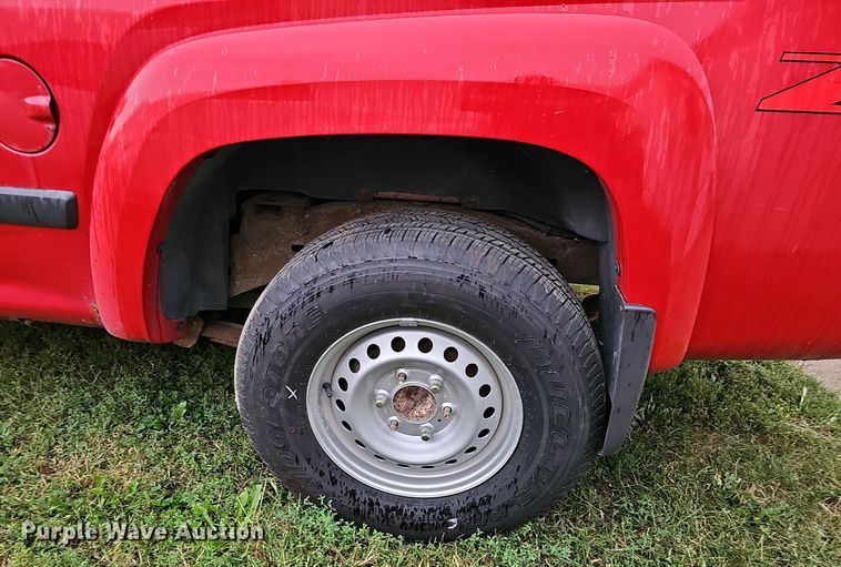 image for item DQ1159 2005 Chevrolet Colorado LS  pickup truck