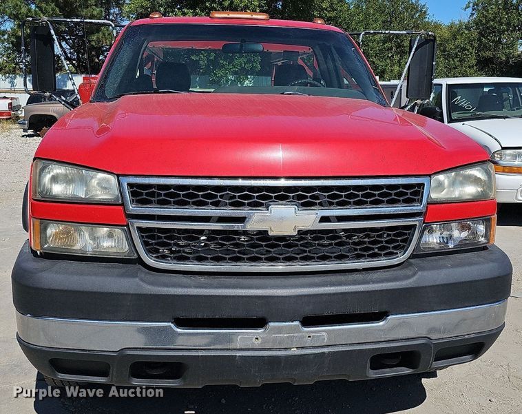 image for item DQ1172 2007 Chevrolet Silverado 3500  utility bed pickup truck