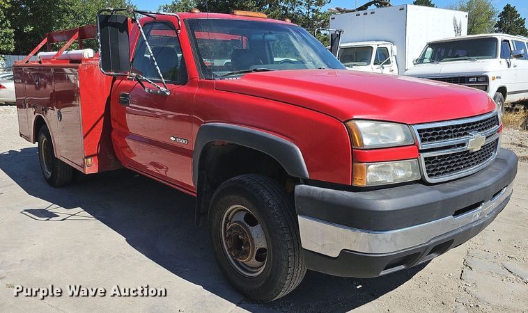 image for item DQ1172 2007 Chevrolet Silverado 3500  utility bed pickup truck
