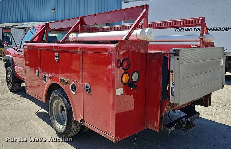 image for item DQ1172 2007 Chevrolet Silverado 3500  utility bed pickup truck