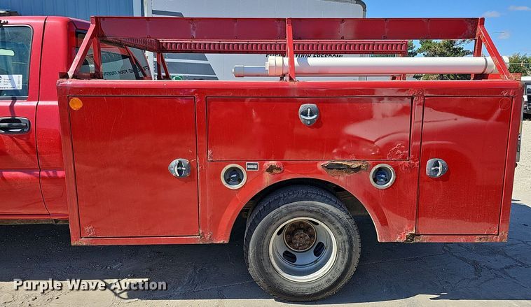 image for item DQ1172 2007 Chevrolet Silverado 3500  utility bed pickup truck