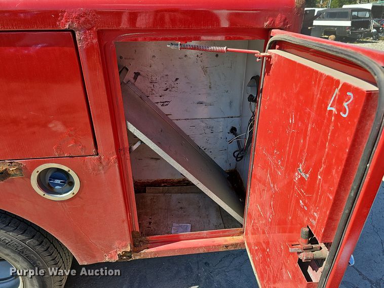 image for item DQ1172 2007 Chevrolet Silverado 3500  utility bed pickup truck