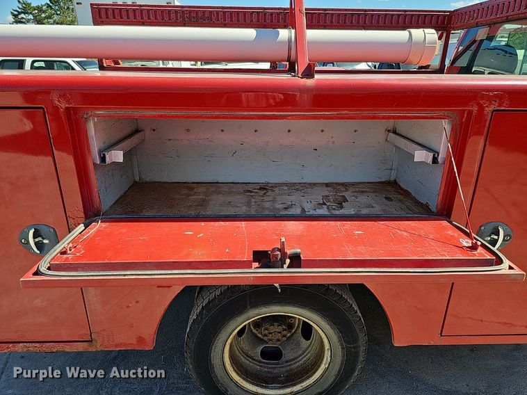 image for item DQ1172 2007 Chevrolet Silverado 3500  utility bed pickup truck